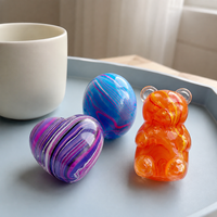 Jouets à presser transparents marbrés en forme de cœur, d'œuf et d'ours
