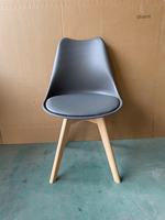 Chaises de salle à manger en plastique Tulip avec pieds en bois massif de hêtre, style nordique, pour salon, hôtel, restaurant, café - Vente en gros usine