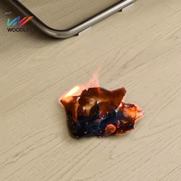 Suelo SPC Vinílico de 5mm de Espesor con Base, Tablón Vinílico de Lujo, PVC SPC, Roble Claro, Núcleo Rígido, Sistema de Clic