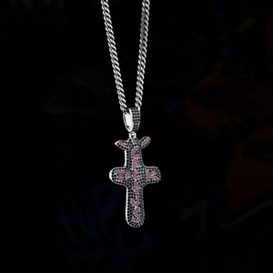 Una collana con pendente in zirconio bicolore nero e rosso, accessorio dello stesso stile <span class=keywords><strong>di</strong></span> <span class=keywords><strong>Fortnite</strong></span>, un articolo <span class=keywords><strong>di</strong></span> tendenza su Instagram in Europa. - Product Image 3