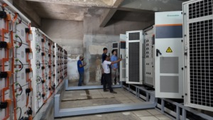 Sistema <span class=keywords><strong>de</strong></span> Energía Solar C&I <span class=keywords><strong>de</strong></span> 100KW 200KW 300KW 500KW, Sistema Híbrido <span class=keywords><strong>de</strong></span> Almacenamiento <span class=keywords><strong>de</strong></span> Energía con Motor Eólico para Uso Industrial - Product Image 5