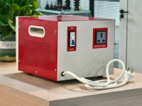 Régulateur de tension automatique (AVR) SVC en cuivre monophasé 220V 3kVA 2KW pour moteur servo et alimentations industrielles
