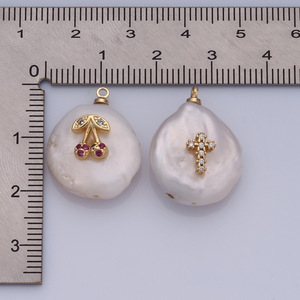 Ramo de Dijes de Perlas Barrocas con Iconos Dorados |   Perlas de Agua Dulce con Motivos de Circonio y Baño de Oro de 18K para la Creación de Joyería DIY - Product Image 5