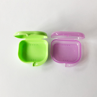 Boîte à prothèses dentaires en plastique coloré invisible stockage aligneur prothèses dentaires orthodontiques sac de retenue