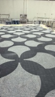 Carreaux de granit blancs et noirs antidérapants pour revêtement de sol de piscine extérieure et granit en mosaïque