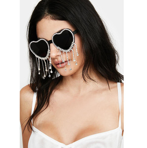 Fantaisie jour couleur bonbon Bling diamant <span class=keywords><strong>frange</strong></span> coeur <span class=keywords><strong>lunettes</strong></span> de soleil brillant gland strass <span class=keywords><strong>lunettes</strong></span> de soleil pour femmes filles fête <span class=keywords><strong>lunettes</strong></span> - Product Image 2