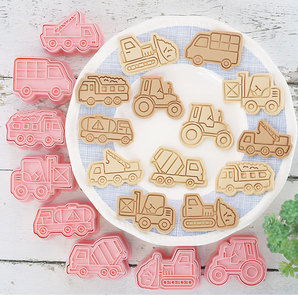 Ensemble de découpoirs à biscuits en plastique pour véhicules de construction, motif voiture de dessin animé, pour la pâtisserie - Product Image 1
