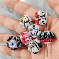 Nouvelles perles nacrées de 16 mm sur le thème d'Halloween : crânes, Ghostface, Freddy, Chucky, Jason – Breloques intercalaires pour stylos perlés DIY et porte-clés – Vente en gros