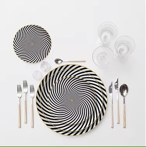 ชุดจานอาหารค่ำเซรามิกลายกระดูกจีนสีดำและสีขาวพร้อมขอบทองใช้สำหรับอาหาร - Product Image 3