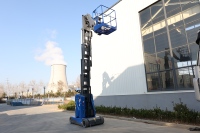 Chariot élévateur électrique en acier type Berui AMWP13 7100 avec structure de mât vertical et flèche pour les travaux sur site en entrepôt
