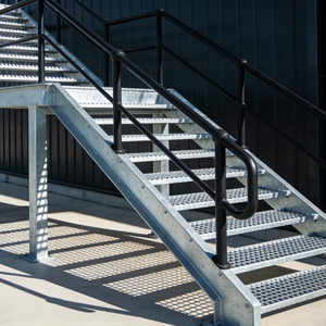 <span class=keywords><strong>Escaleras</strong></span> de Rejilla Antideslizantes y Resistentes a la Corrosión, Tamaños Personalizados para Acceso Marítimo y Portuario - Product Image 1