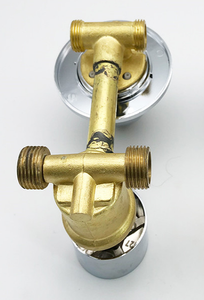 Robinet de douche combiné en laiton Bravat italien pour salle de bain avec pommes de douche économiseuses d'eau et inverseur, idéal pour usage hôtelier, écologique - Product Image 3