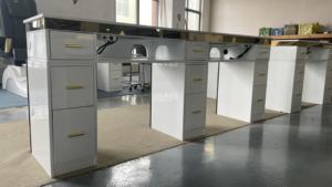 Table de bureau à ongles blanche marbre sur le dessus professionnelle pour <span class=keywords><strong>salon</strong></span> de <span class=keywords><strong>manucure</strong></span> <span class=keywords><strong>manucure</strong></span> Table et chaise de luxe moderne pour ongles - Product Image 2