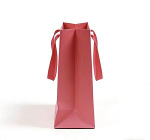 Sacs en papier cadeau de luxe, impression personnalisée du logo, différentes couleurs, sacs de shopping en papier en gros avec poignée pour les petites entreprises - Product Image 6