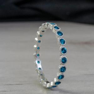 Anillos de Eternidad Q728, Plata 925, Cristal Azul con Engaste Pavé, Clásicos, Unisex, para Uso Diario, Joyería Fina - Product Image 2