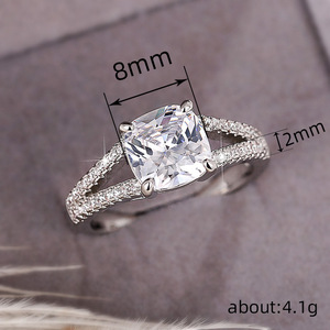 Anello di Fidanzamento Quadrato con Quattro Punte in Zirconia per Donne, Elegante Gioiello da Dito alla Moda - Product Image 6
