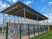 Structure en porte-à-faux en acier galvanisé à chaud, durable, de marque CETA, pour les piliers de soutien avant, fabriquée en Italie.
