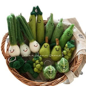 Adorabile Portachiavi Autunno/Inverno in Feltro di Lana Verde a Forma di Verdura, Ciondolo per Borsa Cucito a Mano, Carino e Alla Moda con Senso di Alta Qualità - Product Image 5