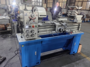 Tour manuel SP2111 320x880/1000mm 1.5kw, machine à tourner CQ6232, tour horizontal pour métal SUMORE - Product Image 3