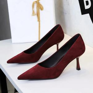 2026 New Style Fashionable Hollowed-out Genuine Cow Leather Cat-<b>heeled</b> Unisex Comfortable Pointed-toe Low-<b>heeled</b> Shoes - Product Image 5
