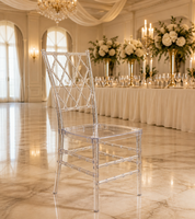 Chaise de salle à manger Chiavari en acrylique transparent, design moderne en métal et résine, pour banquets, événements, fêtes, hôtels, cérémonies et repas.