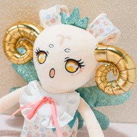 Peluche personnalisée Mouton à cornes dorées avec bracelet slap et oreilles pliables, Vente en gros d'usine, Commandes en gros B2B, OEM