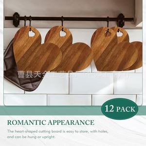 Tabla de queso de madera de acacia con forma de corazón y superficie dorada, con juego de cuchillo y tenedor para servir frutas, pan y pasteles. - Product Image 5