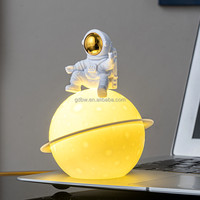 Astronaute Saturne Lampe Spaceman Veilleuse de chevet pour enfants Décoration de bureau Lumières Ornements créatifs pour chambre