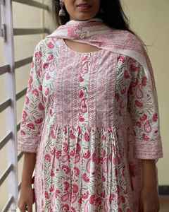 Costume indien au design moderne de haute qualité pour les tenues de fête et de mariage Costume Anarkali pour femmes d'Inde à exporter aux prix de gros - Product Image 2