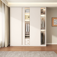 Garde-robe de luxe à portes coulissantes avec lumière Offre Spéciale et éclairage LED Accents en métal couleur crème meubles de chambre à coucher de placard
