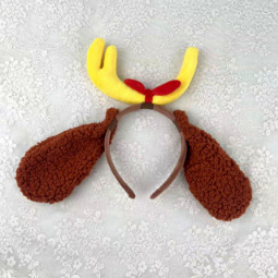 Orecchio a goccia in velluto a bolle di cane rosso mattone