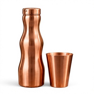 Juego de Botellas de Agua Modernas de Cobre con Tapa y Vaso, Botella Portátil Curva para el Hogar - Product Image 1