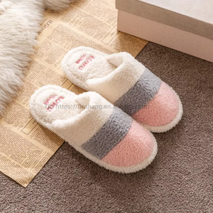 Pantoufles en peluche populaires en gros avec semelle en PVC, pantoufles d'hiver en peluche de la meilleure qualité - Product Image 5