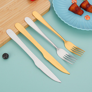 Ensemble de couteaux et fourchettes occidentaux en acier inoxydable 1010, couteau spécial steak, logo personnalisé disponible, vente en gros de vaisselle pour hôtels et restaurants - Product Image 1