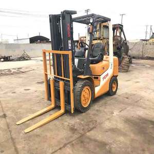 Chariot élévateur diesel d'occasion TCM FD30 à prix avantageux, 3-10 tonnes, origine japonaise, mât à trois étages, à vendre - Product Image 1