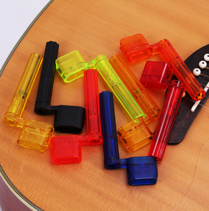 Enrollador de cuerdas para <span class=keywords><strong>guitarra</strong></span> acústica, extractor de clavijas de puente y cortador de cuerdas, <span class=keywords><strong>kit</strong></span> de herramientas 4 en 1 para el <span class=keywords><strong>mantenimiento</strong></span> de la <span class=keywords><strong>guitarra</strong></span> y cambio de cuerdas - Product Image 3