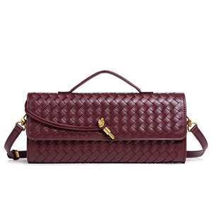 Sac horizontal tissé minimaliste pour femmes, sac à bandoulière polyvalent et élégant - Product Image 1