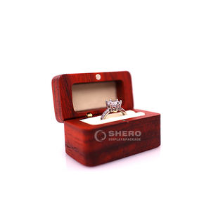 Porte-bague personnalisé avec gravure de logo, boîte à bague en bois de noyer noir en forme de cœur pour demande en mariage, pour mariage - Product Image 1