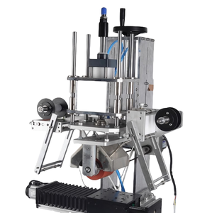 Machine de marquage à chaud pneumatique pour boîtes cosmétiques cylindriques en plastique, à roulement plat et à transfert thermique - Product Image 4