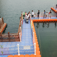 Pont flottant modulaire en HDPE pour bateau avec plateforme en cubes de ponton articulée pour quai de marina