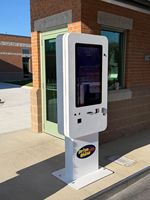 Kiosque de commande en libre-service avec écran tactile capacitif/infrarouge haute luminosité 3000 Nits 16:9 de 21,5/23,8/27/32 pouces pour l'extérieur