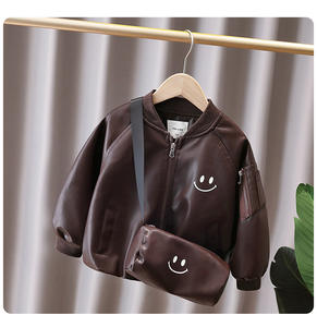 2025 осенний Детский комплект из двух предметов: коричневая куртка из искусственной кожи с принтом + сумка - Product Image 6