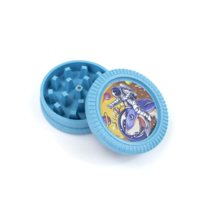 Broyeur à herbes sèches en plastique 63 mm rond multicolore design requin astronaute - Product Image 4