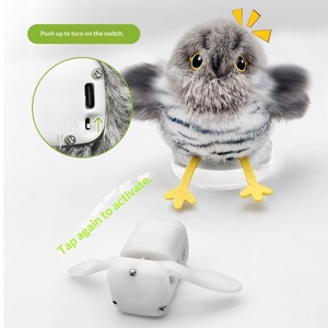 PAIPET Jouet Électrique pour Chat, Oiseau en Peluche Vibrant à Gravité, Baguette de Teaser Automatique Sonore, Oiseau Simulé qui Agite <span class=keywords><strong>les</strong></span> Ailes - Product Image 2