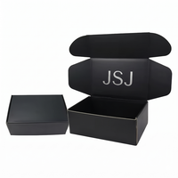 Boîte d'expédition en carton ondulé noir obsidienne de luxe avec logo argenté sur le couvercle intérieur pour cadeaux et vente au détail e-commerce haut de gamme