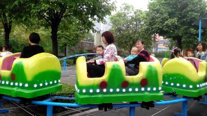 Montagne Russe per Bambini, Mini Parco Divertimenti - Costruzione in Metallo e Acciaio, Capacità Oltre 500kg, Uso Commerciale - Product Image 6