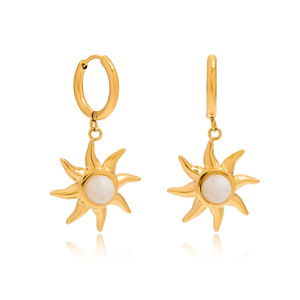 Boucles d'oreilles pendantes soleil en acier inoxydable plaqué or 18 carats avec pierre de lune et motif étoile géométrique pour usage quotidien - Product Image 5