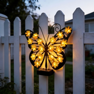 Lampes murales solaires en métal en forme de papillon, décoration murale extérieure pour clôture, décoration suspendue pour jardin, patio, porche, cadeaux pour femmes, anniversaire - Product Image 5