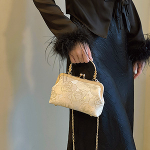 Bolsos de Noche Clásicos para Mujer al por Mayor de Fábrica, Bolsos de Diseño Popular, Cadena Pequeña, Simple, Estilo Cheongsam, Tres Usos, Poliéster - Product Image 3