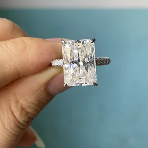 Hadiah Fashion Berlian Wanita Radiant 8 Karat, Cincin Pertunangan Wanita Moissanite Berlian Emas Putih Platinum